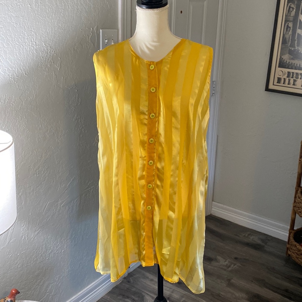 Vintage yellow sleeveless blouse